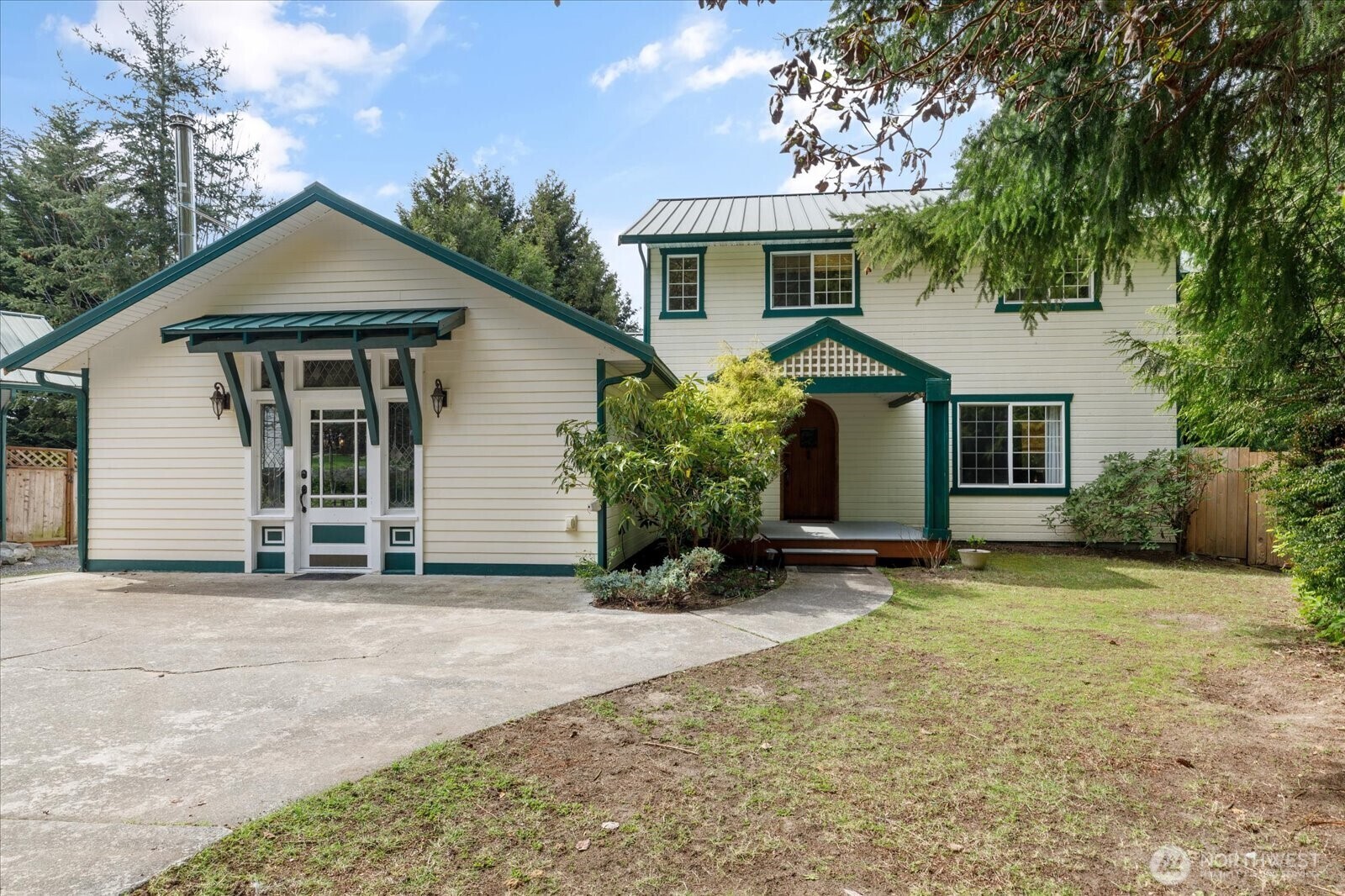 Property Photo: 5452 Vistaire Place WA 98260