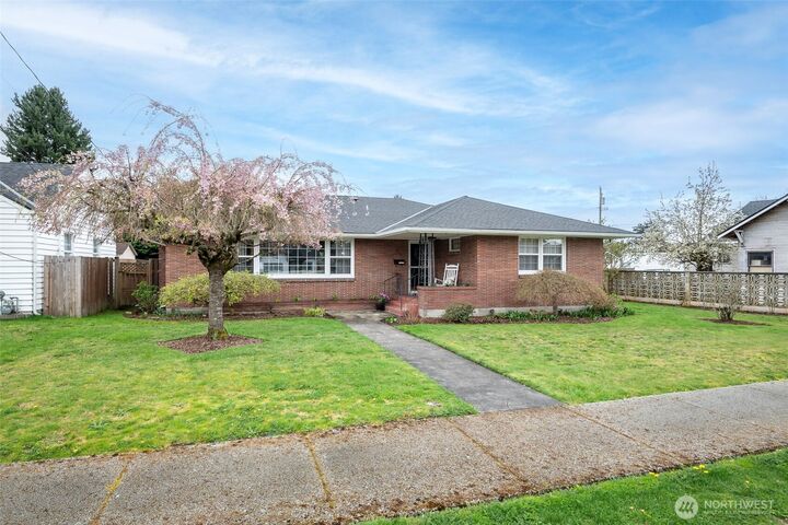 Property Photo:  716  6th Avenue NW  WA 98371 