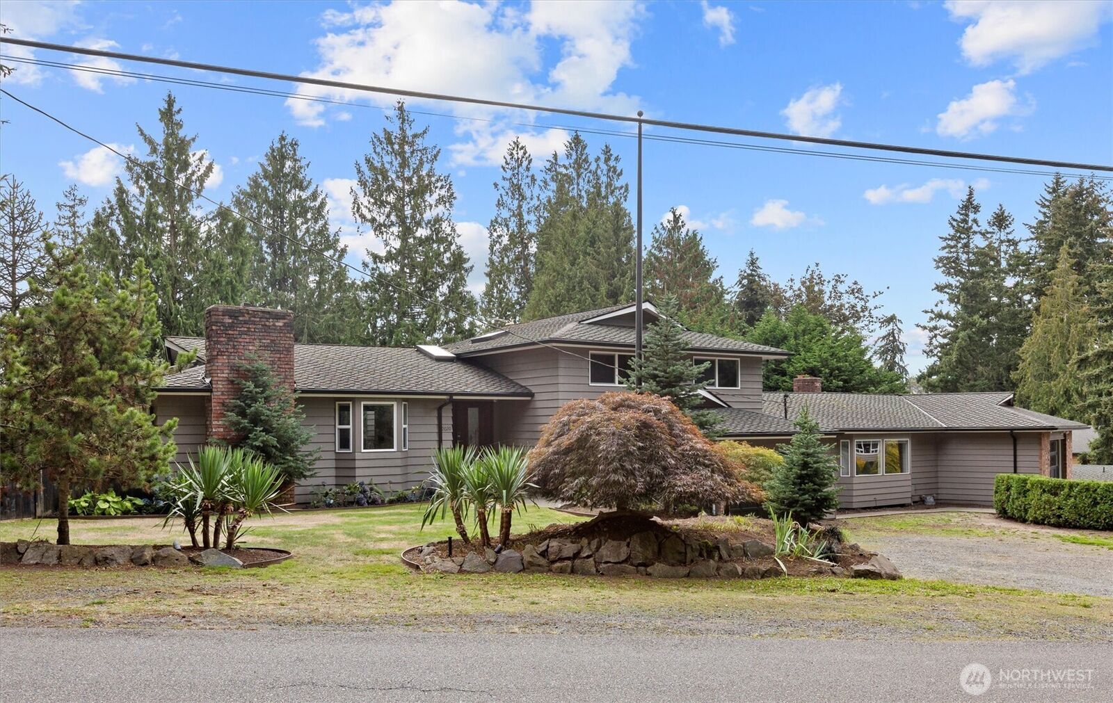 Property Photo:  2020  Oak Road  WA 98087 
