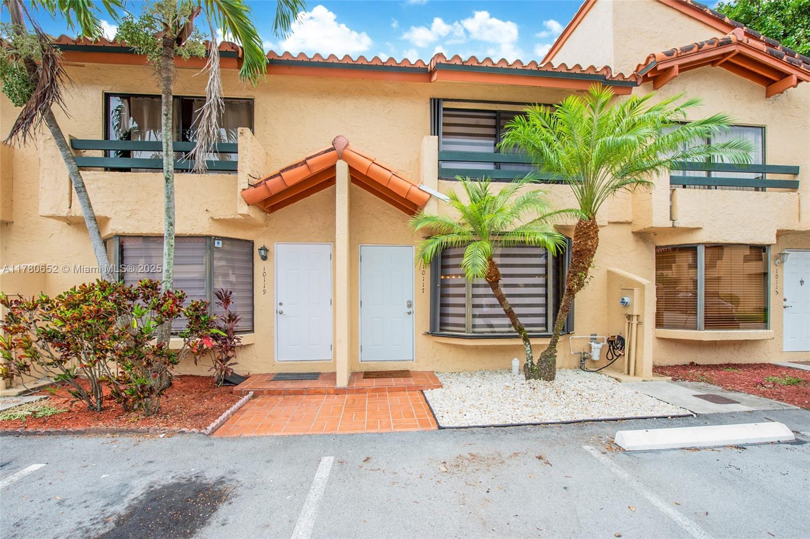 Property Photo: 10117 SW 77th Ct FL 33156