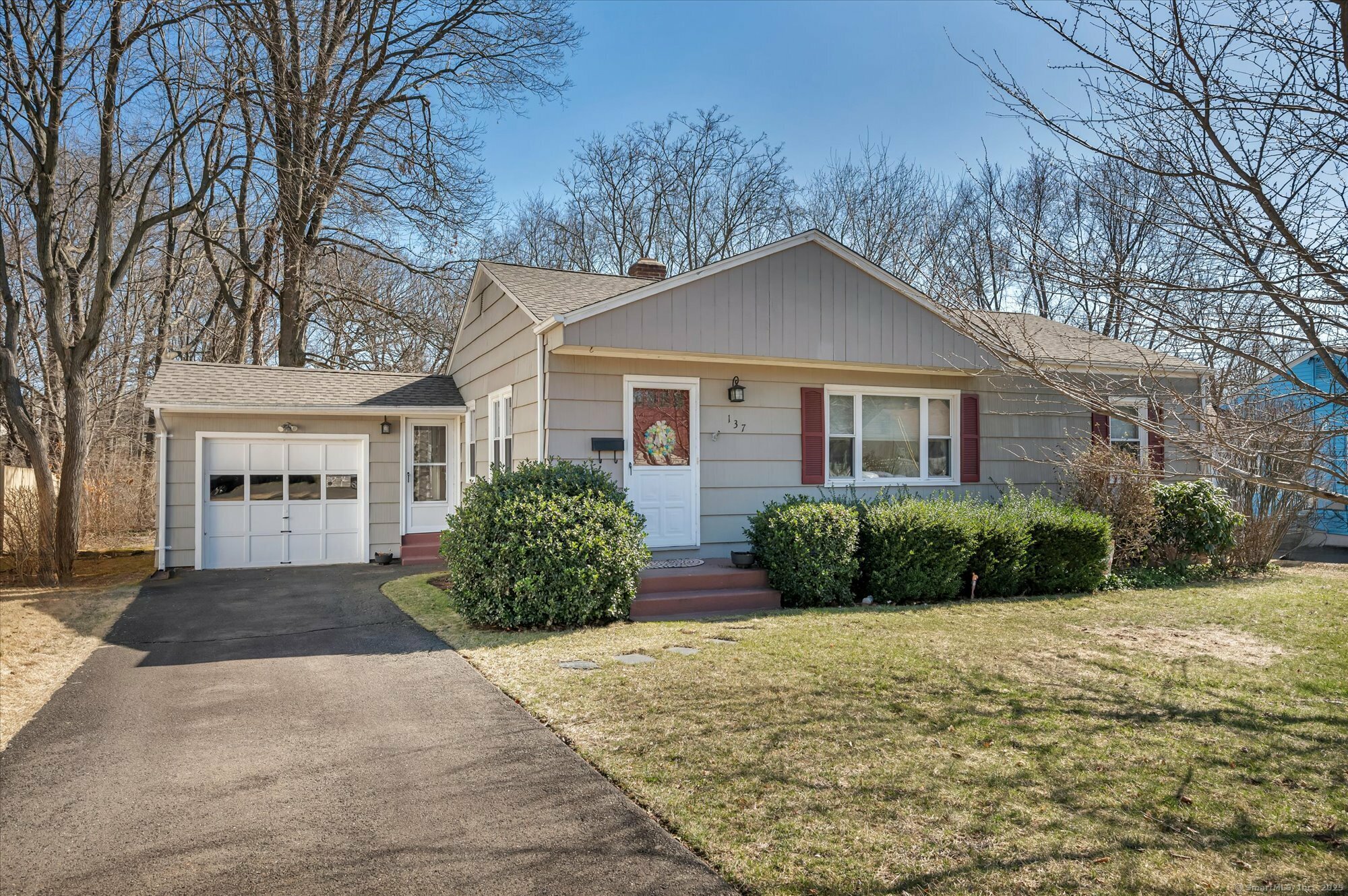 Property Photo:  137 West Side Drive  CT 06514 