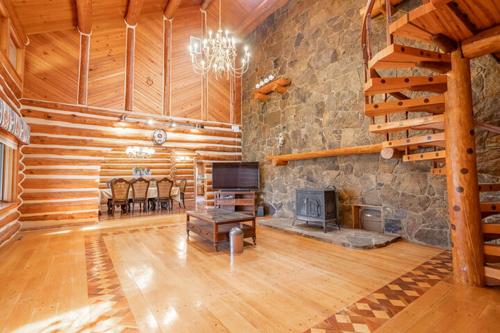 Property Photo: 8302 W Farm Road 144 MO 65802