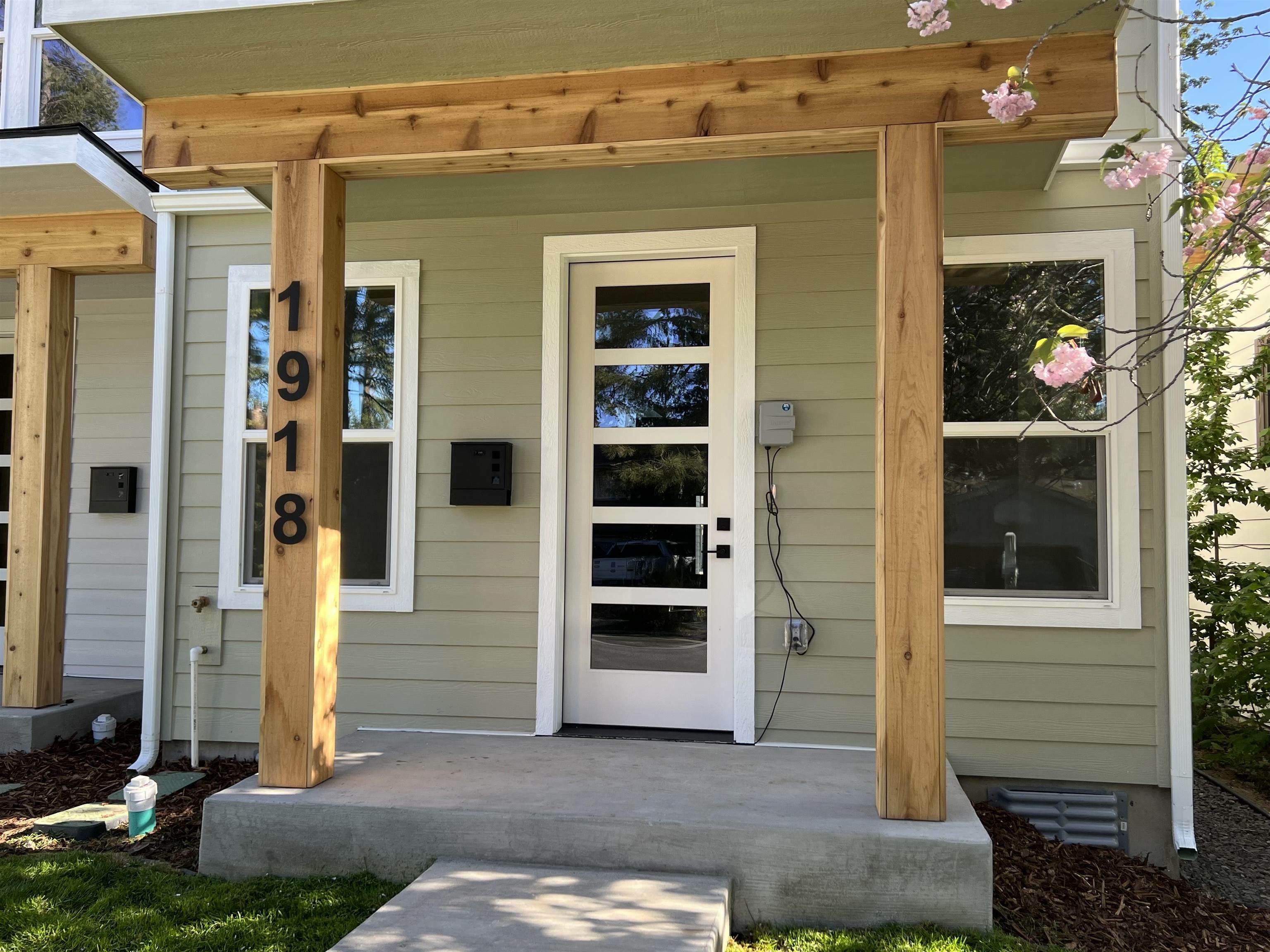 Property Photo: 1918 E 37th Ave WA 99203