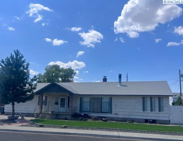 Property Photo: 1529 McPherson WA 99352