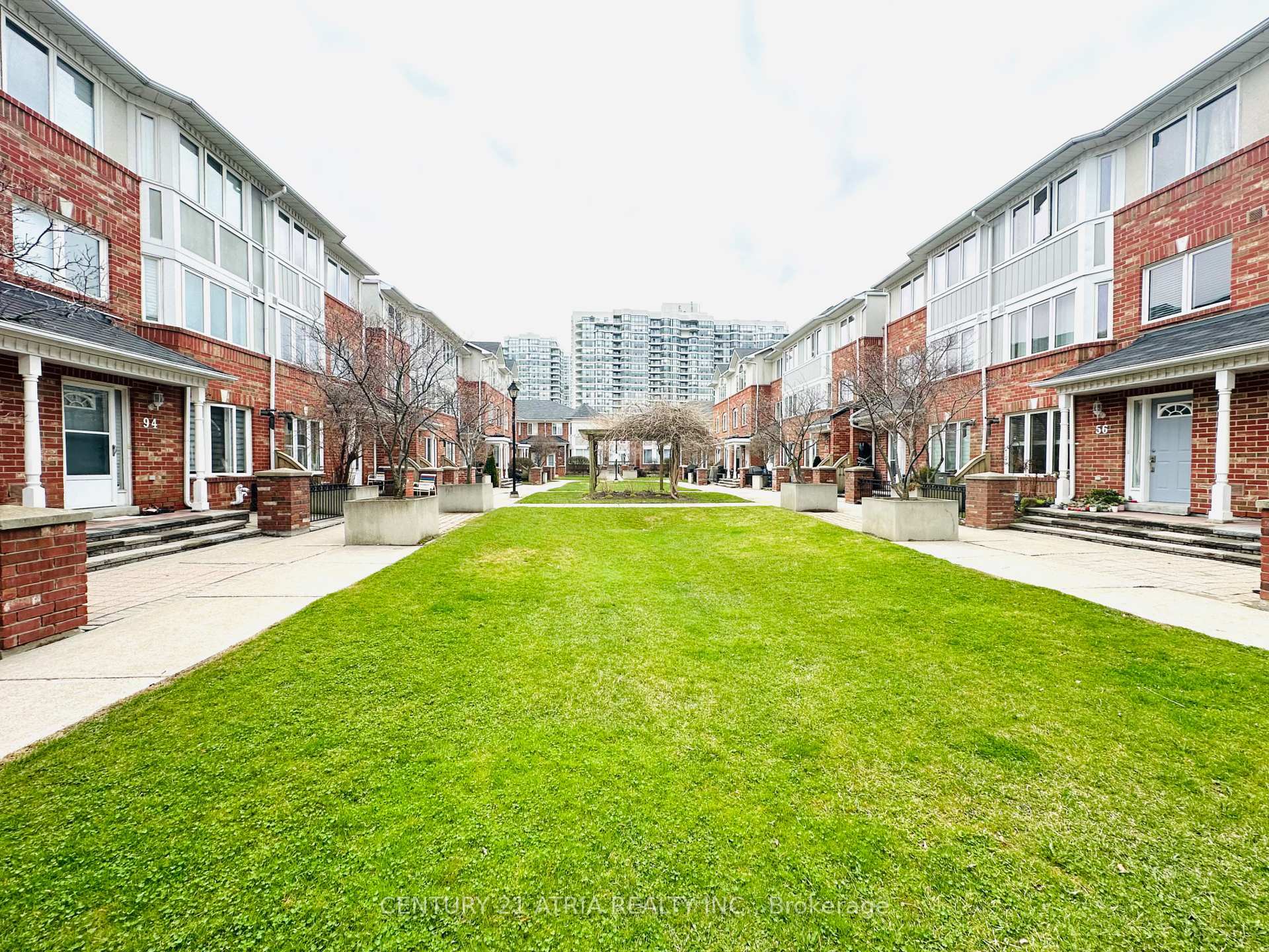 Photo de la propriété: 18 Clark Avenue W 54 ON L4J 8H1