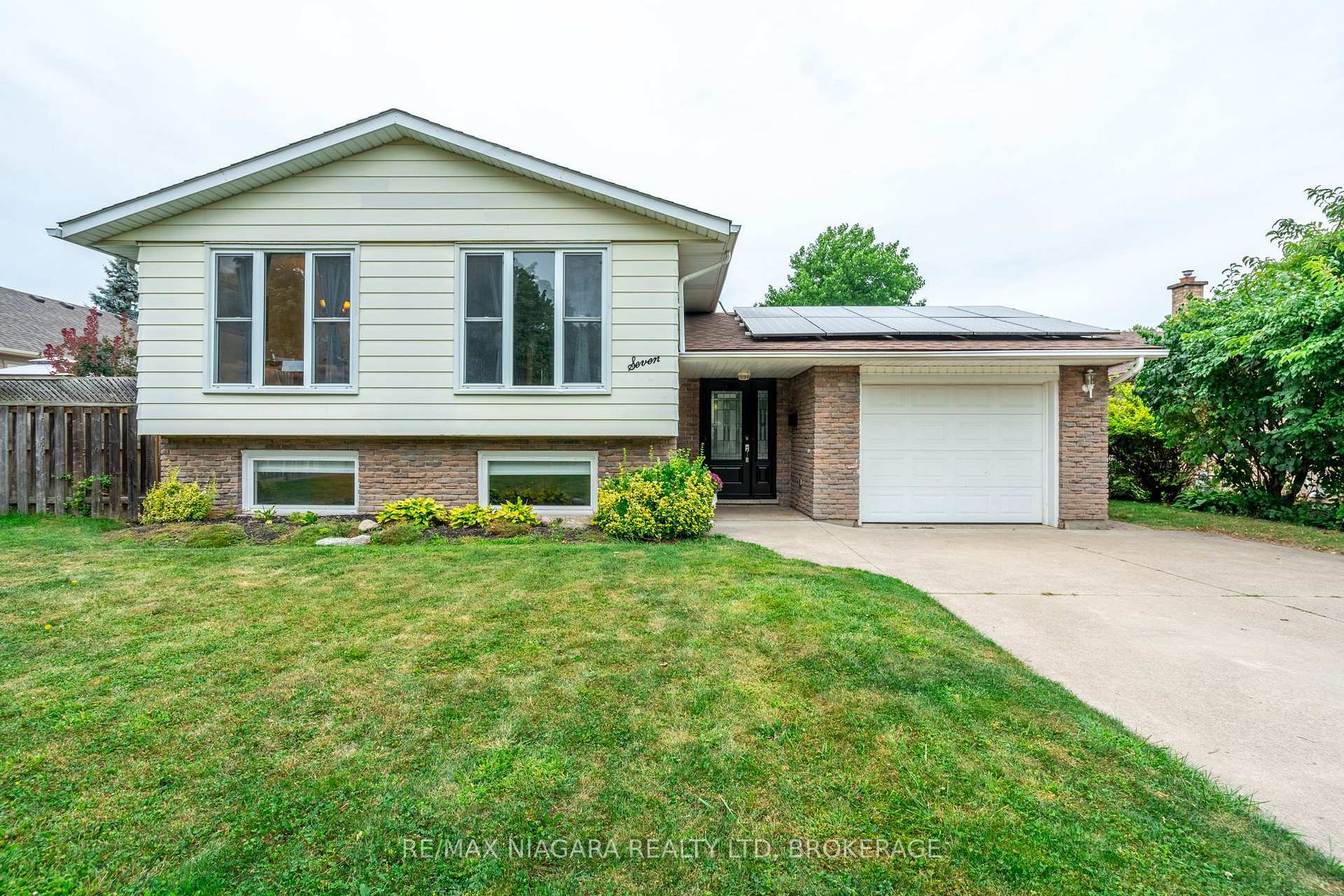 Photo de la propriété: 7 Royal Oak Drive ON L2N 4B7