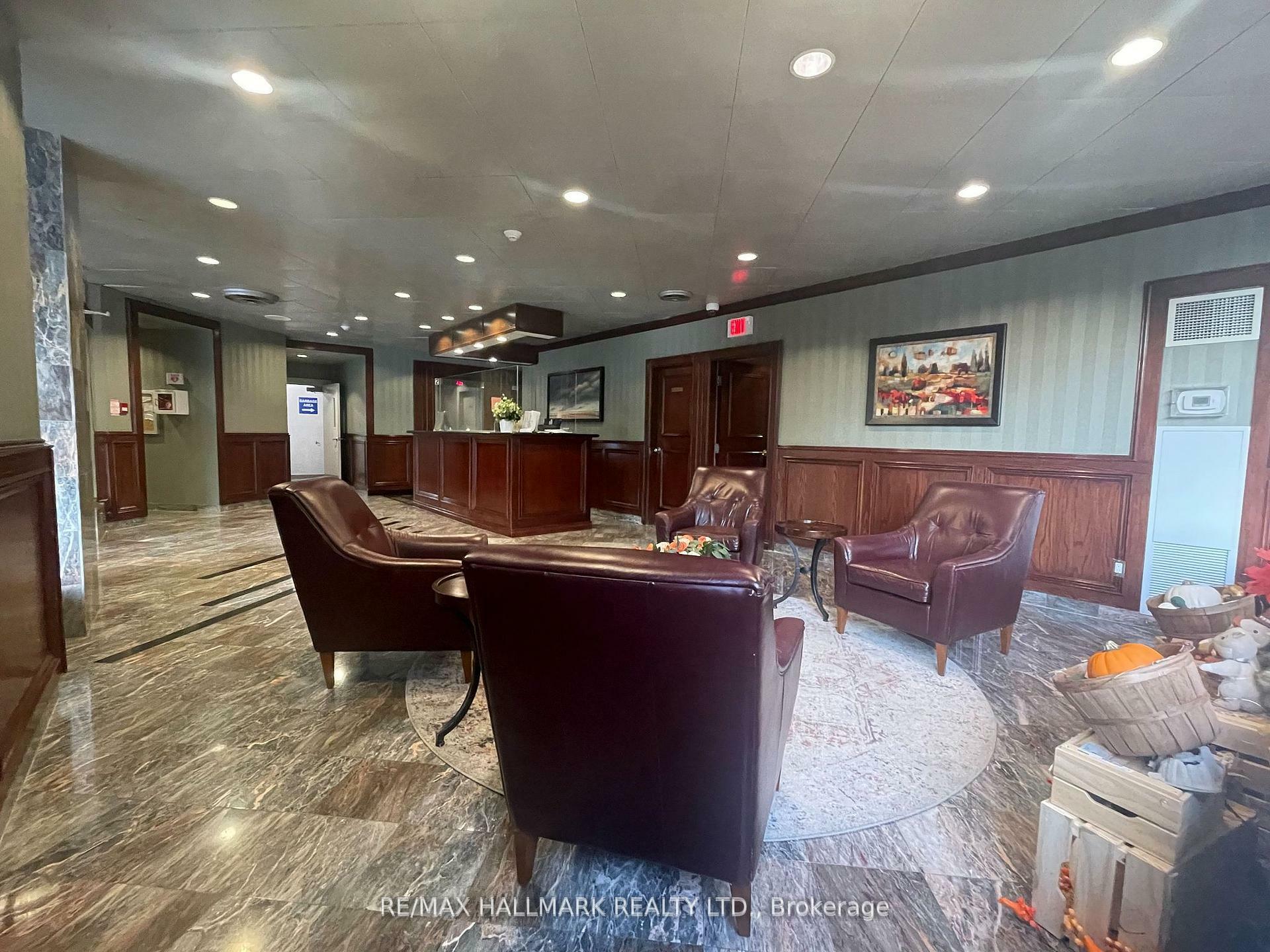 Property Photo:  1055 Bay Street 913  ON M5S 3A3 