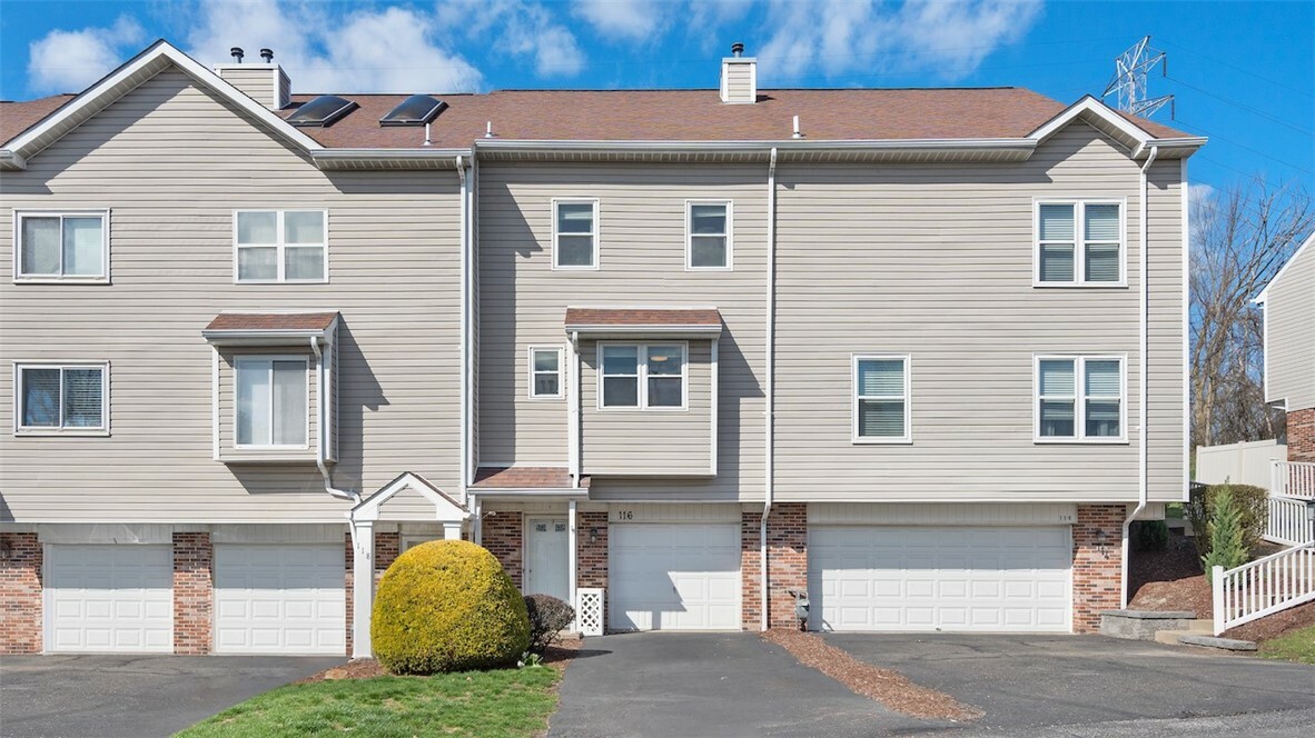 Property Photo:  116 Old Village Ln  PA 15102 