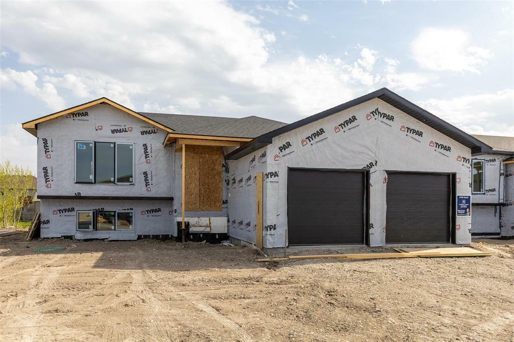 Property Photo: 32 Parkside Crescent MB R5G 2X3