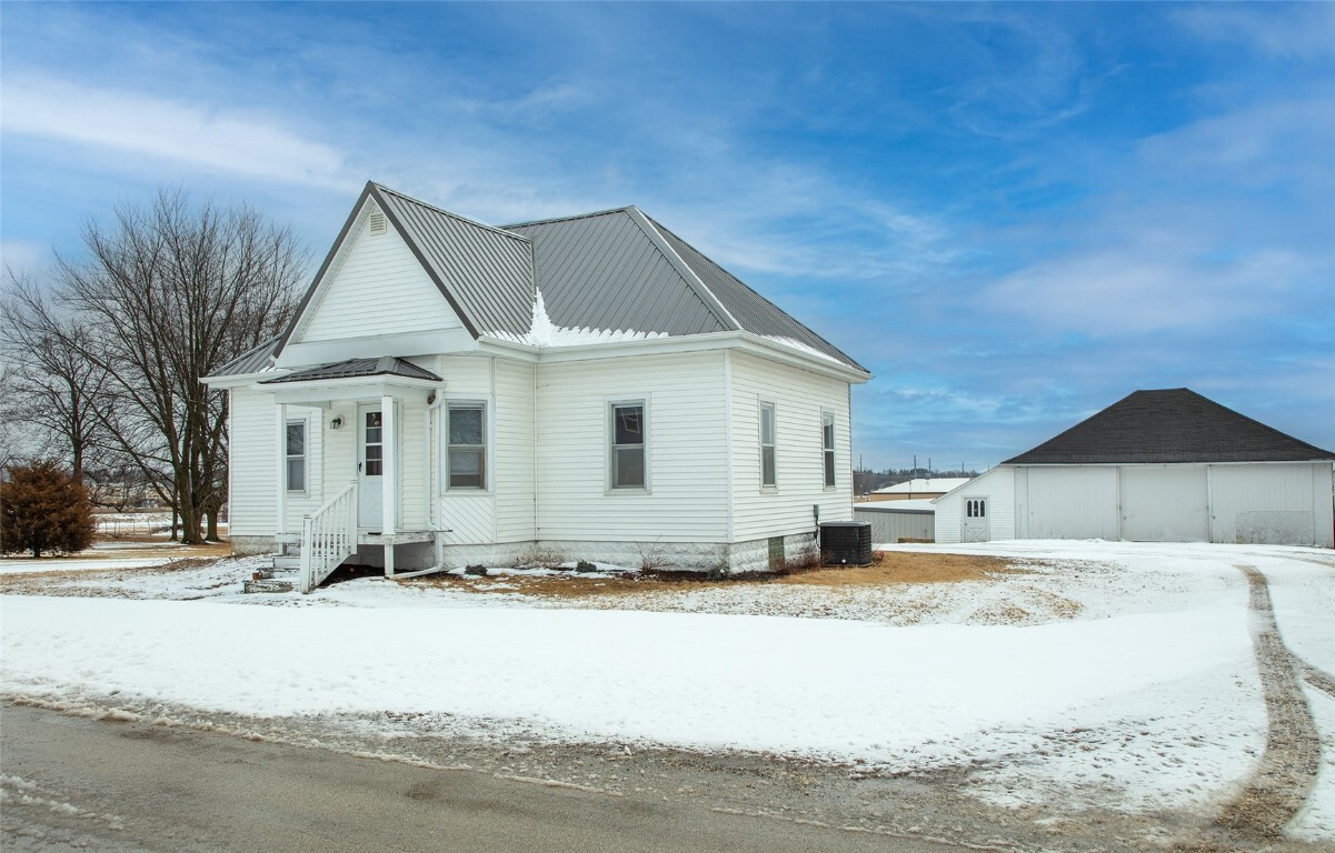 Property Photo: 110 SE 12th Street IA 50662