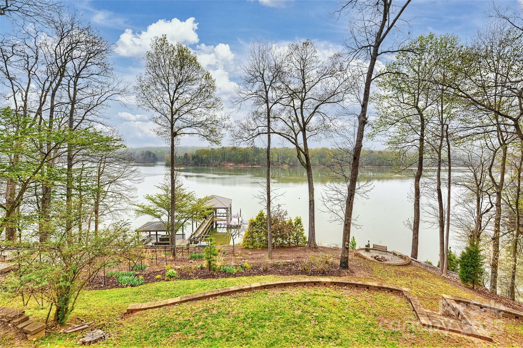 Property Photo: 272 Harbor Ridge Drive NC 28677
