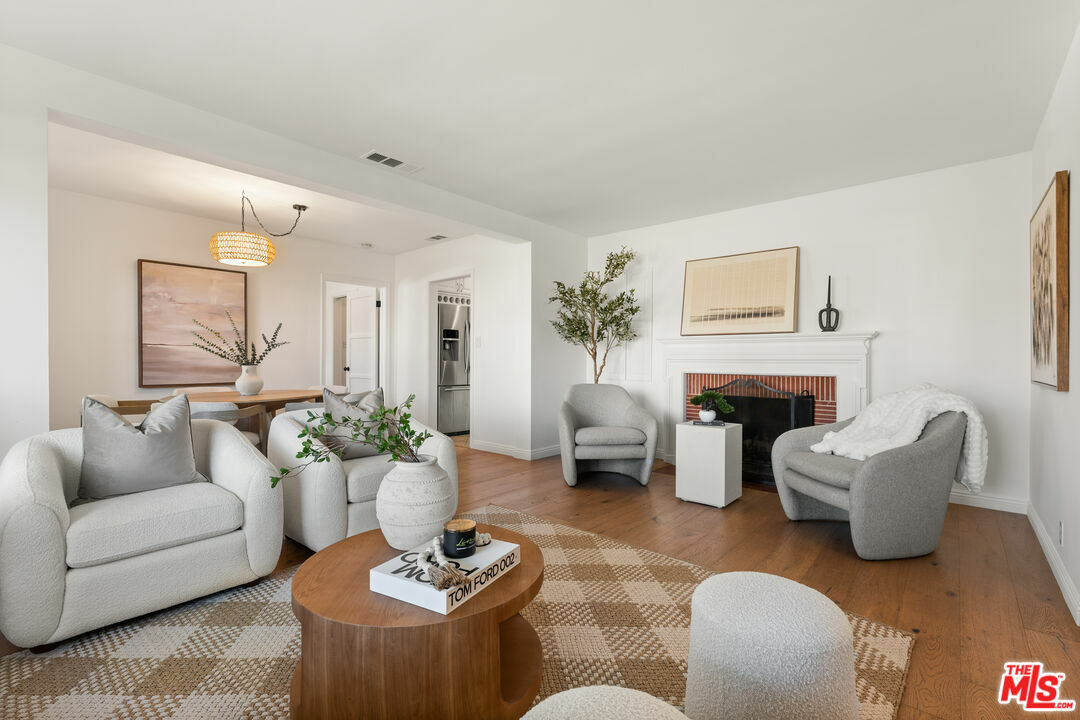 Property Photo: 7919 Kenyon Ave CA 90045