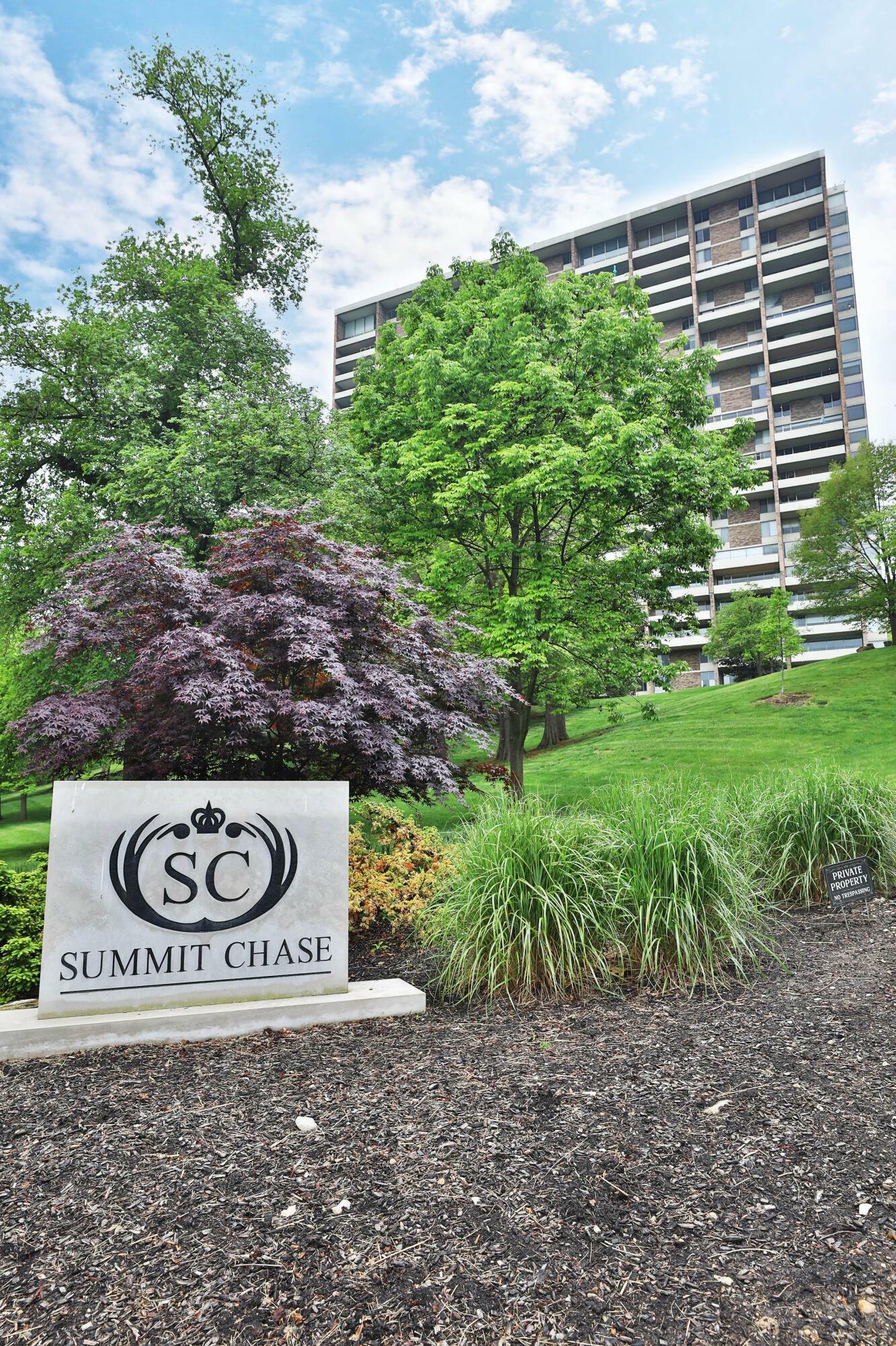 Property Photo: 1000 Urlin Avenue OH 43212