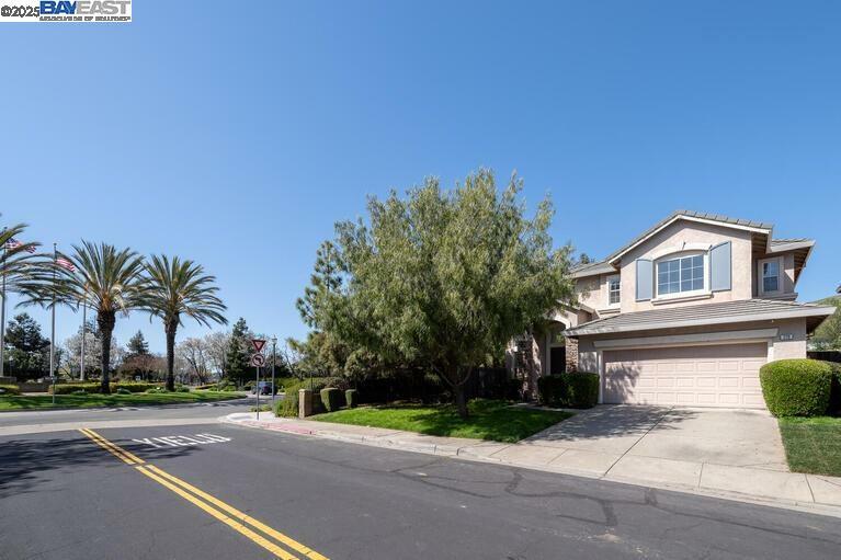 Property Photo: 220 Bridgehead Ln CA 94544