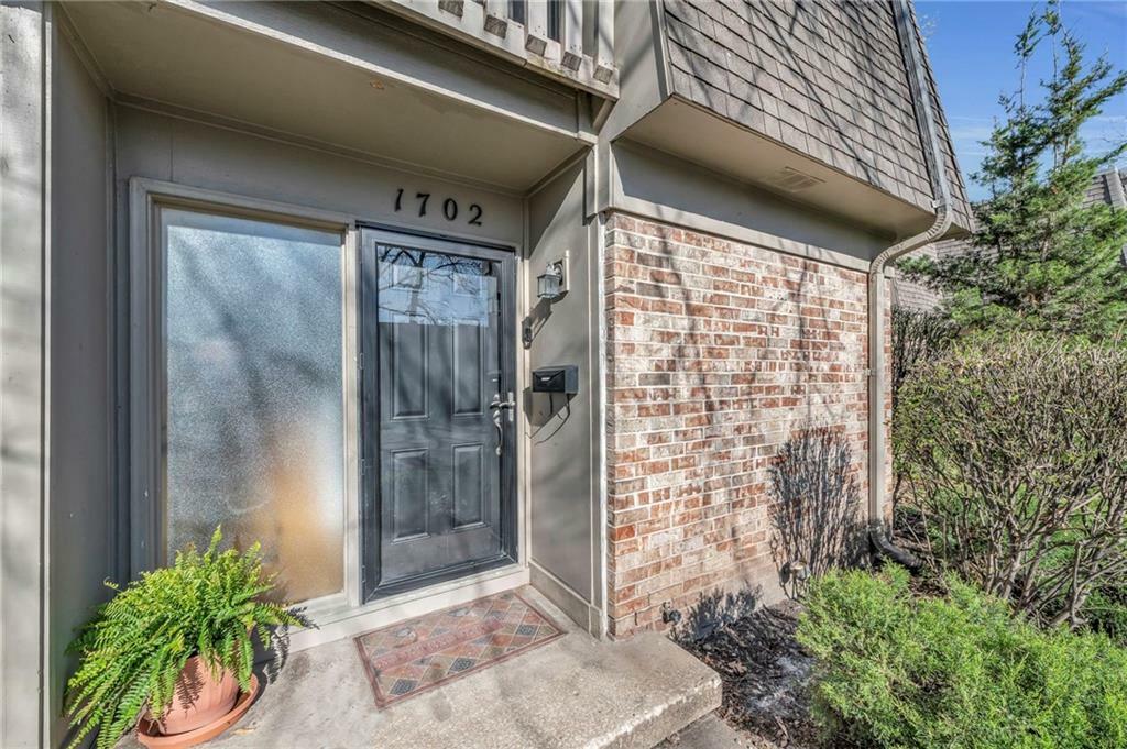 Property Photo: 1702 E 97th Street MO 64131