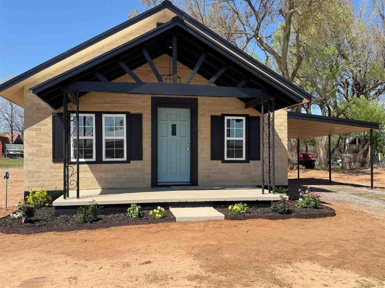 Property Photo: 103 E Cole Ave OK 73541