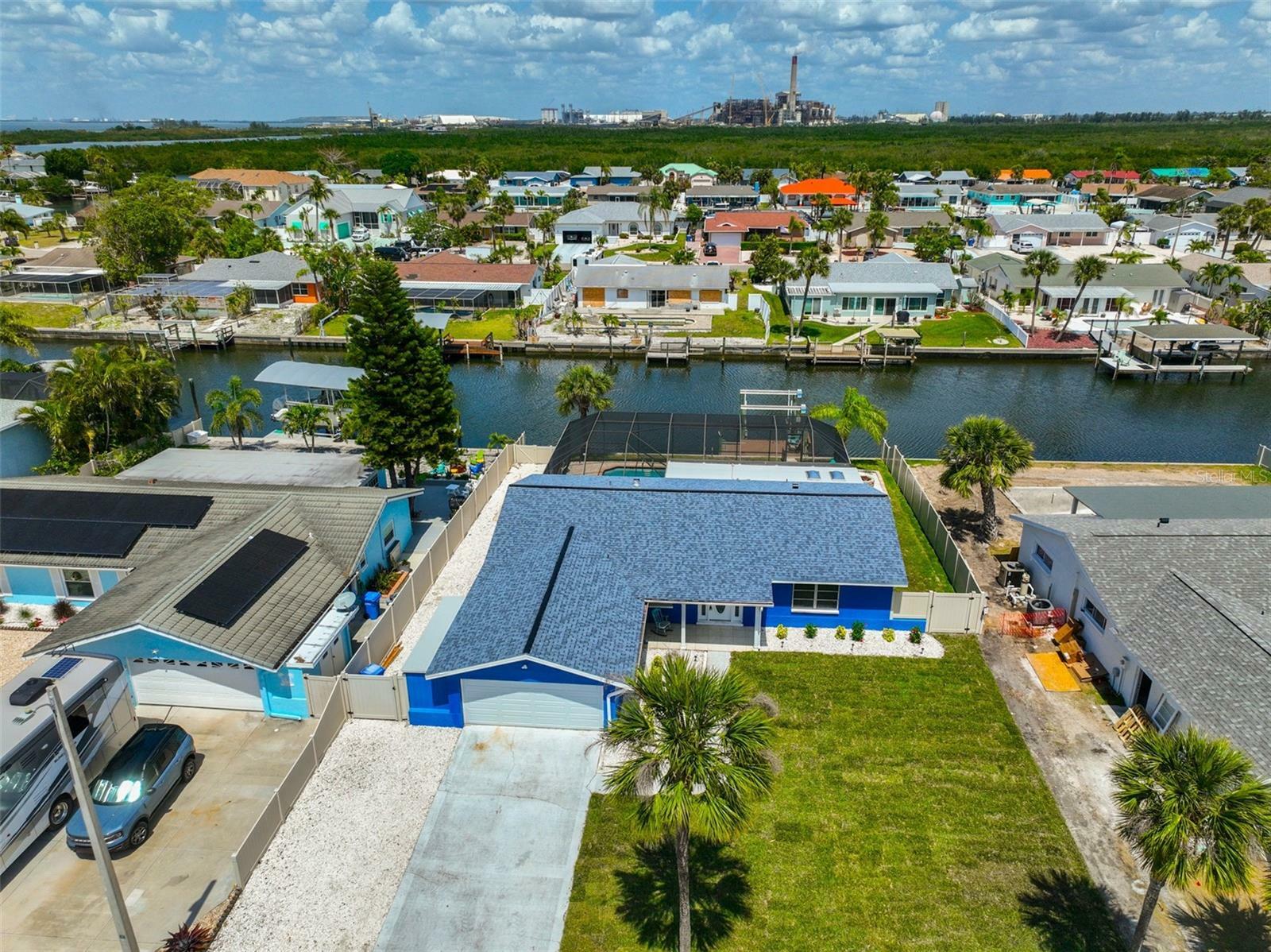 Property Photo: 1011 Spindle Palm Way FL 33572