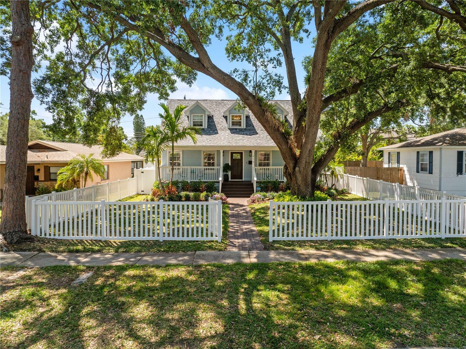 Property Photo: 516 36th Avenue N FL 33704