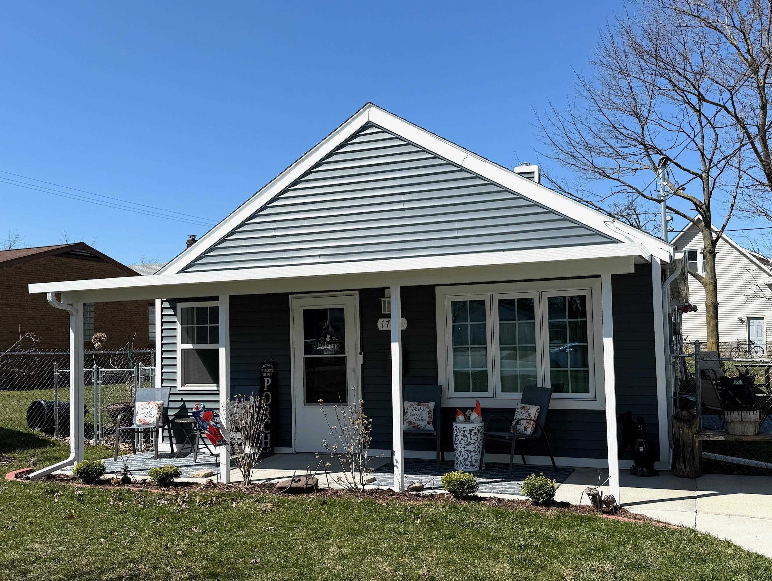 Property Photo: 1704 S Sherman Street MI 48708
