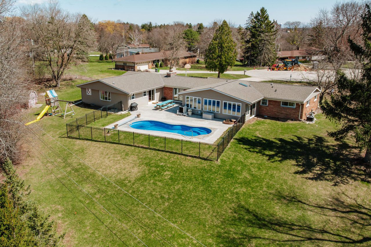 Property Photo: 2985 Emery Dr WI 53005