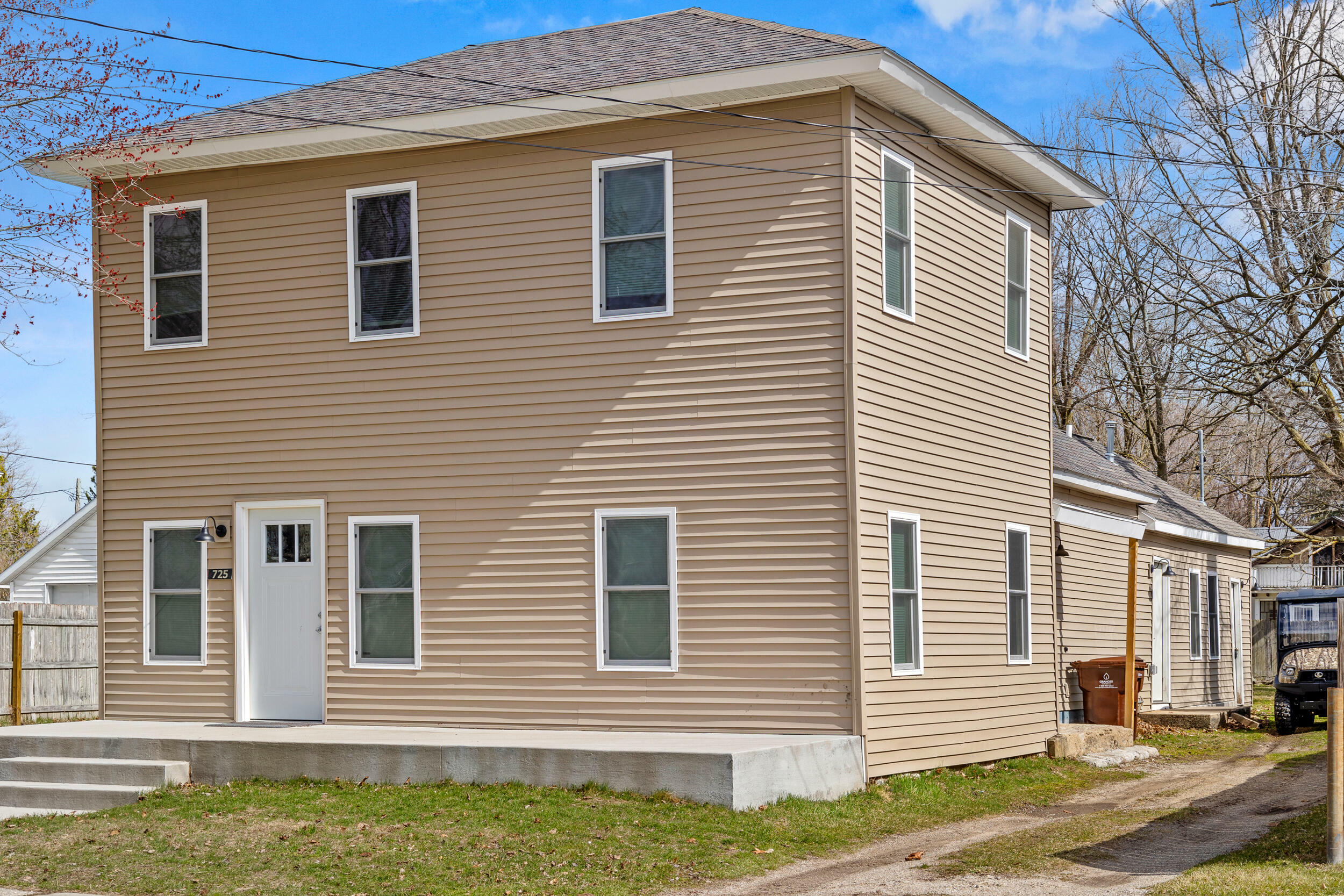 Property Photo: 725 Washington Street MI 48850