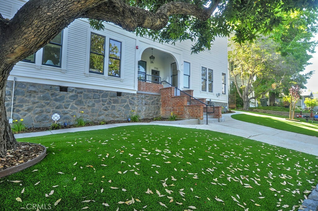 Property Photo: 1700 Osos Street CA 93401
