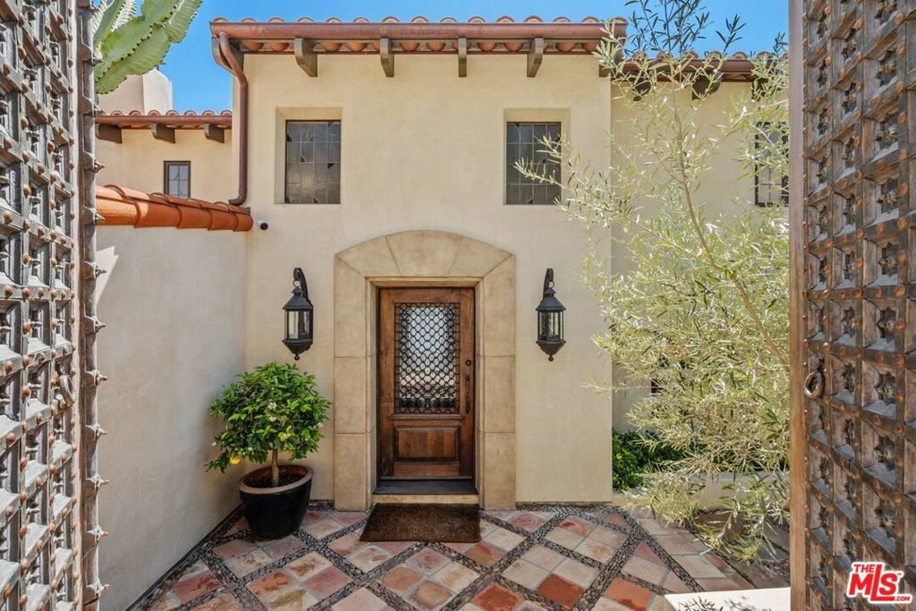 Property Photo:  7020 La Presa Drive  CA 90068 