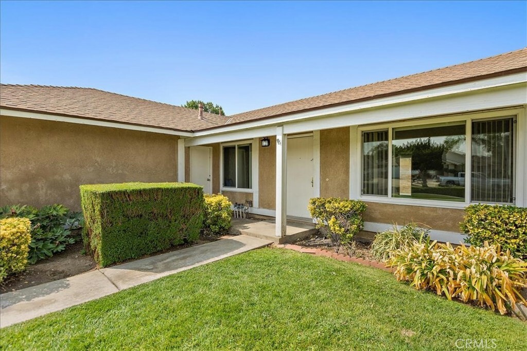 Property Photo: 1561 N Isadora Way CA 91764