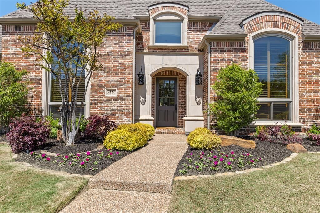 Property Photo:  2507 Sandy Trail  TX 76248 