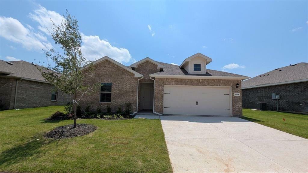 Property Photo: 1008 Traction Trail TX 76031