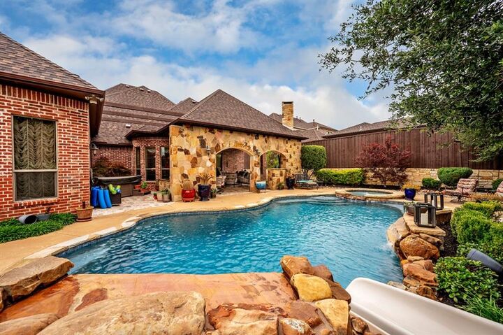 Property Photo: 1000 Warren Drive TX 75078