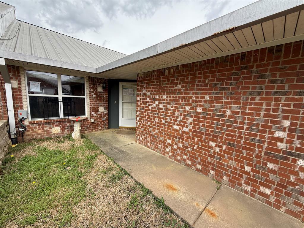 Property Photo: 1802 Limestone Place TX 75605