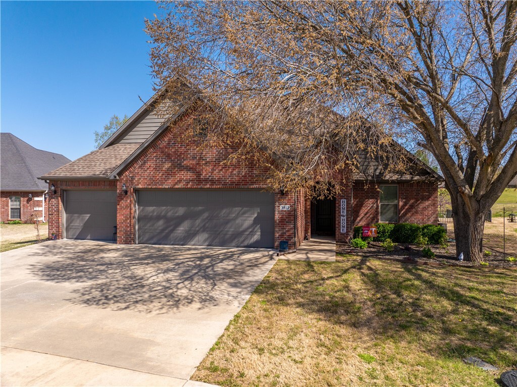 Property Photo:  3812 E Spyglass Hill Drive  AR 72701 