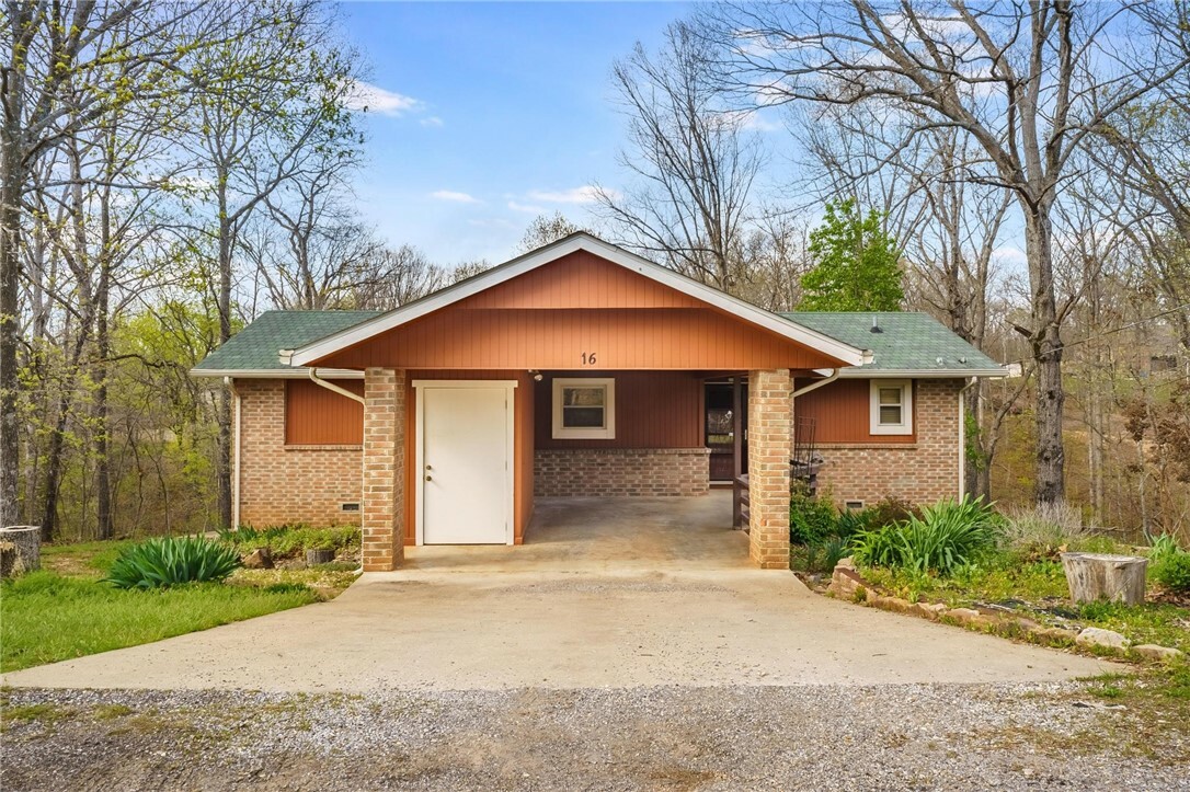 Property Photo: 16 Chichester Circle AR 72714