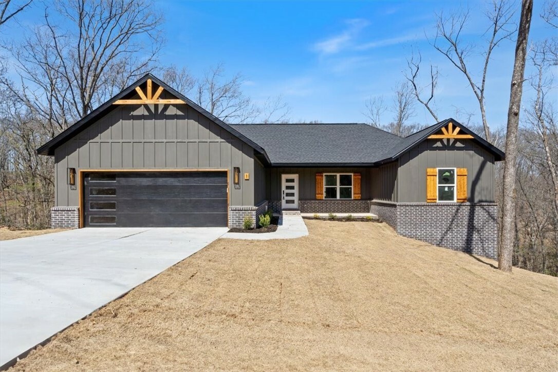 Property Photo: 9 Lingfield Lane AR 72714