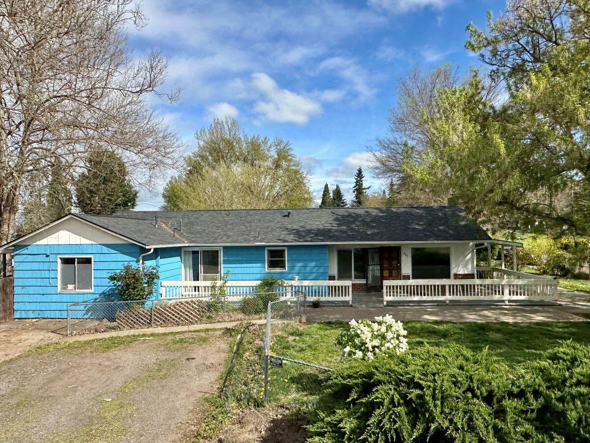 Property Photo: 401 Oregon Terrace OR 97504