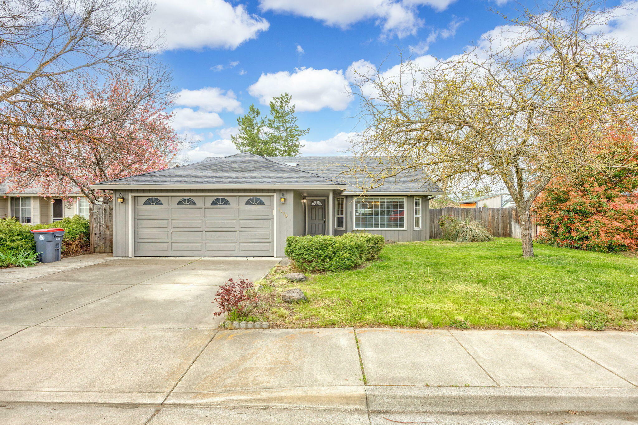 Property Photo: 1178 Ginger Way OR 97501
