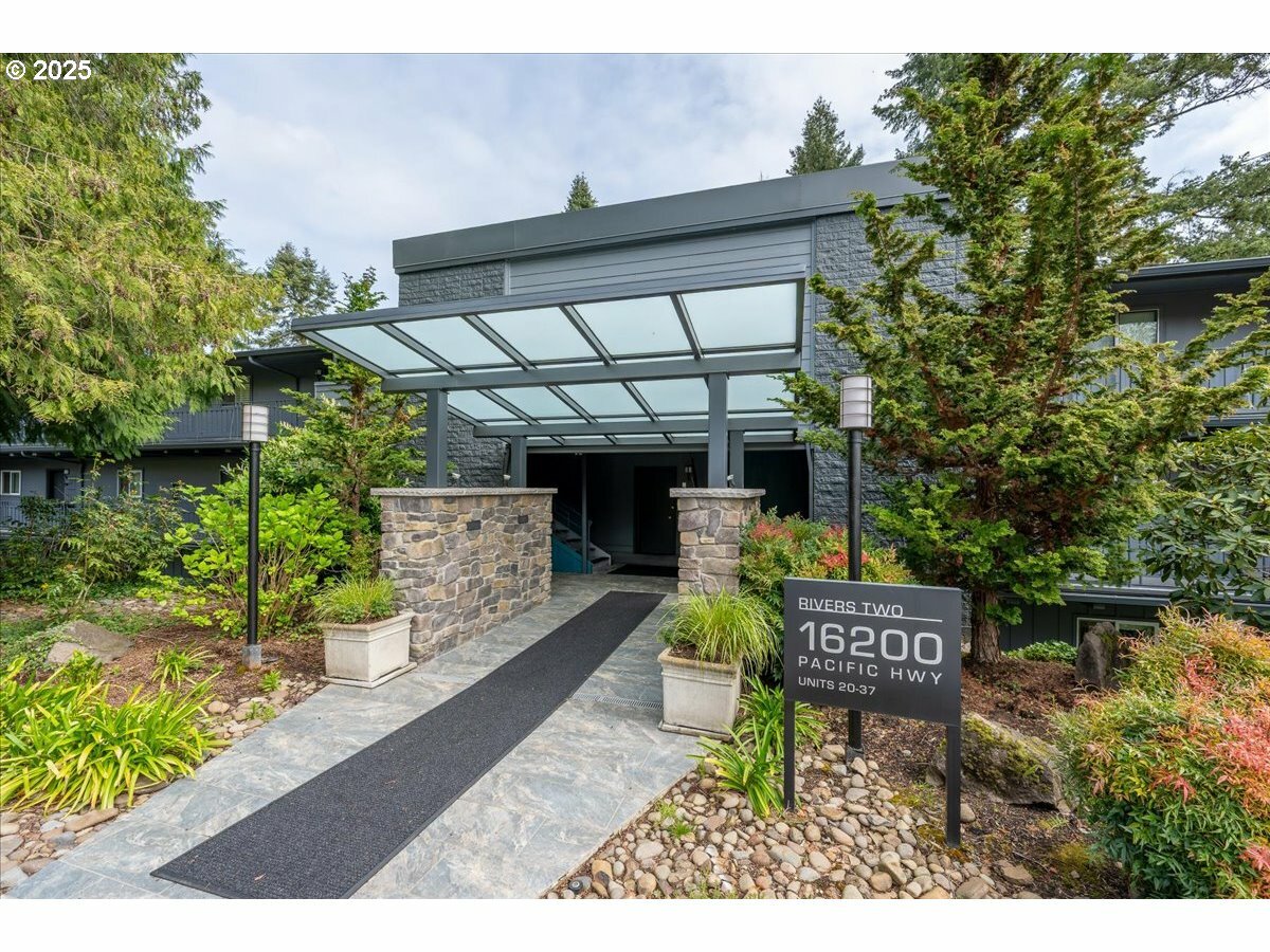 Property Photo: 16200 Pacific Hwy 23 OR 97034