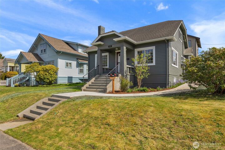 Property Photo:  1531  Virginia Avenue 1  WA 98201 