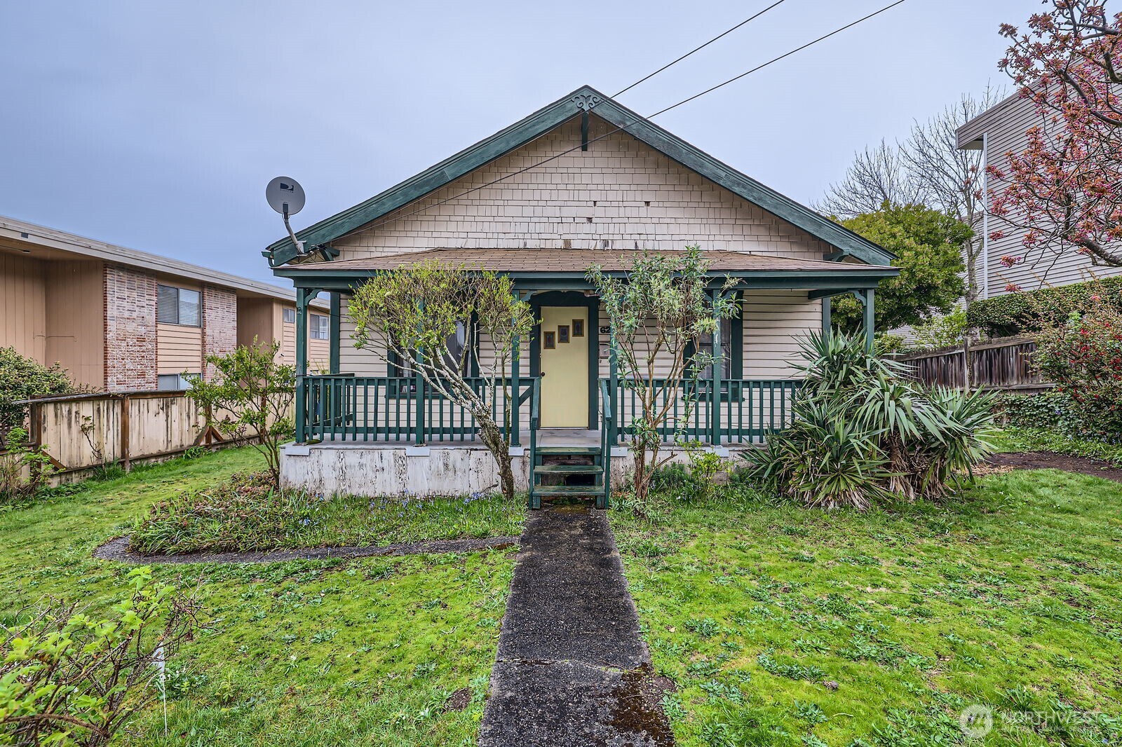 Property Photo:  621  Daley Street  WA 98020 