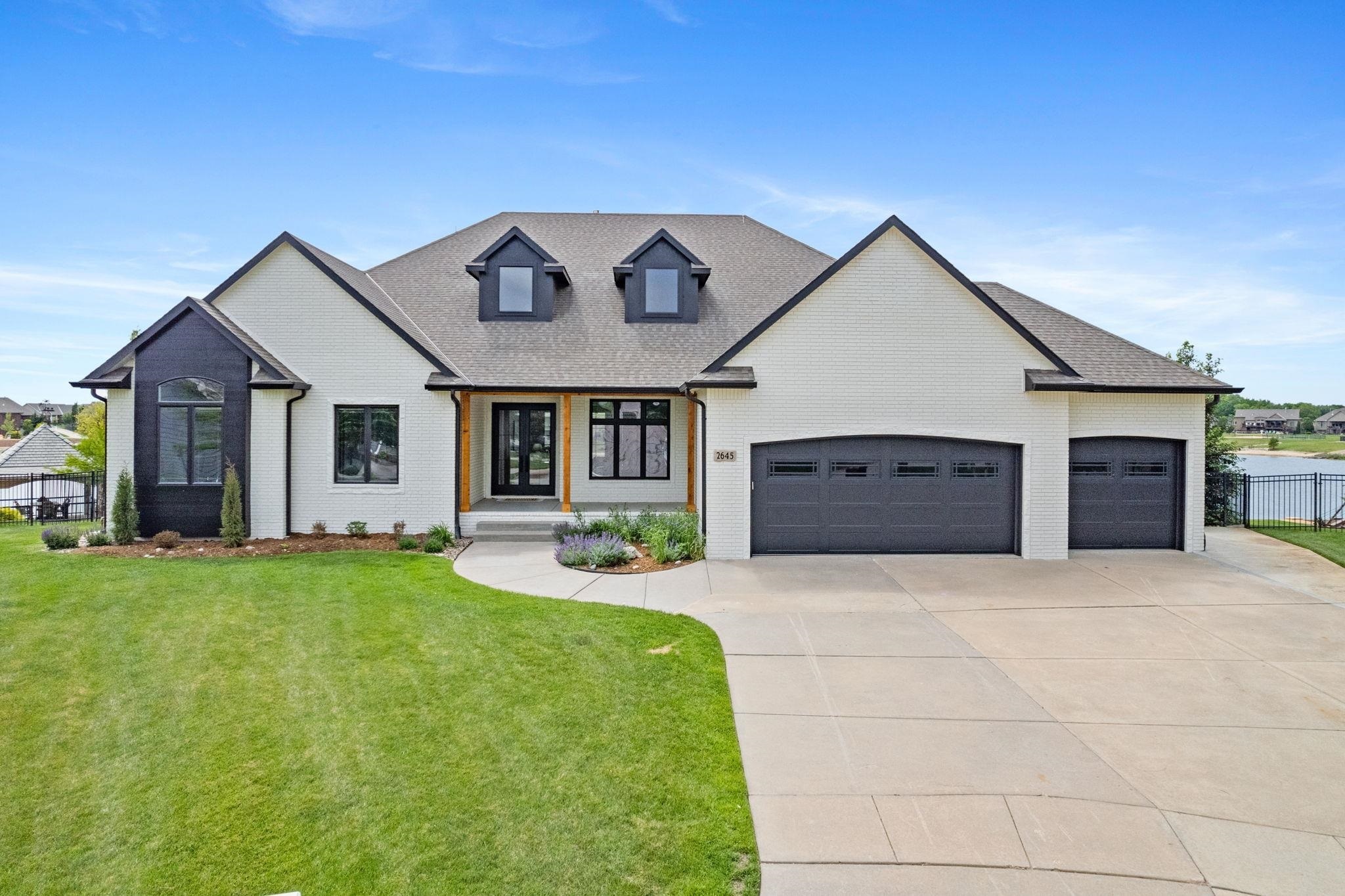 Property Photo: 2645 N Bayside Ct KS 67205