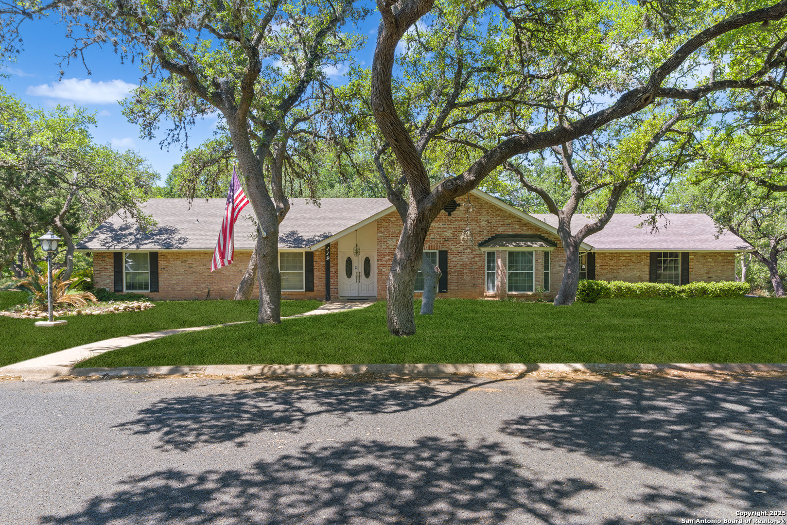 Property Photo: 119 W Mossy Cup St TX 78231