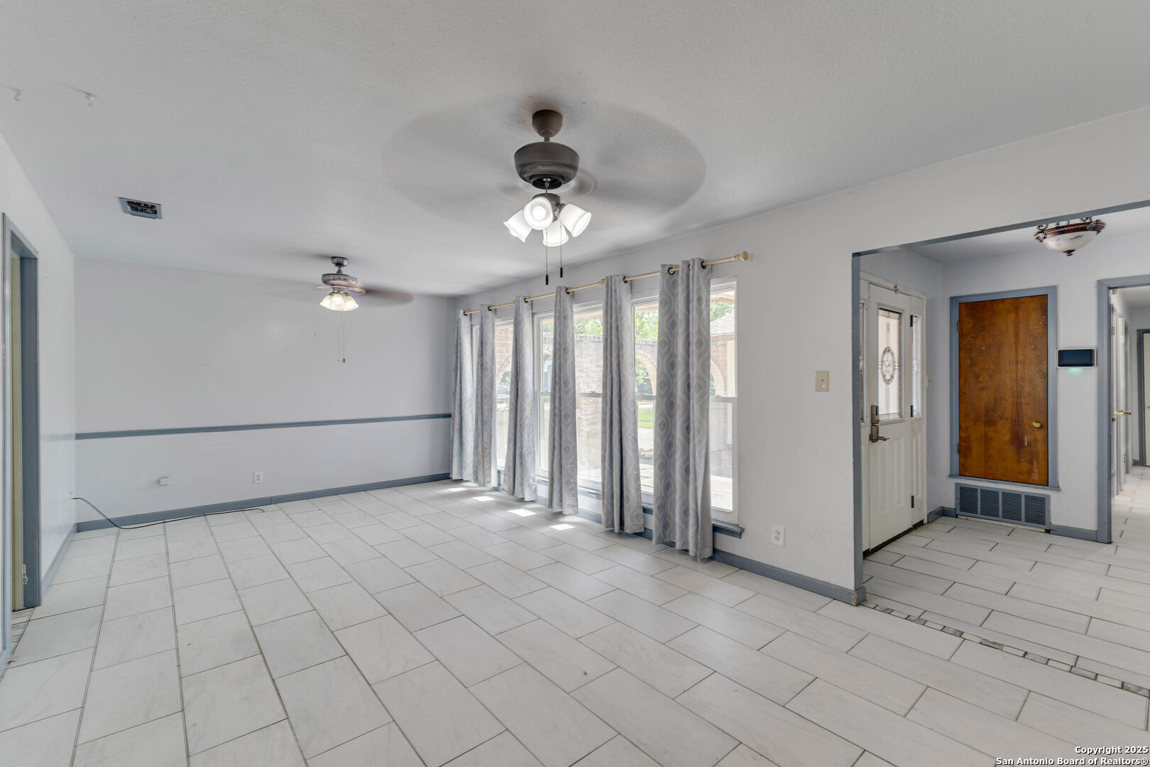 Property Photo:  410 De Soto  TX 78148 