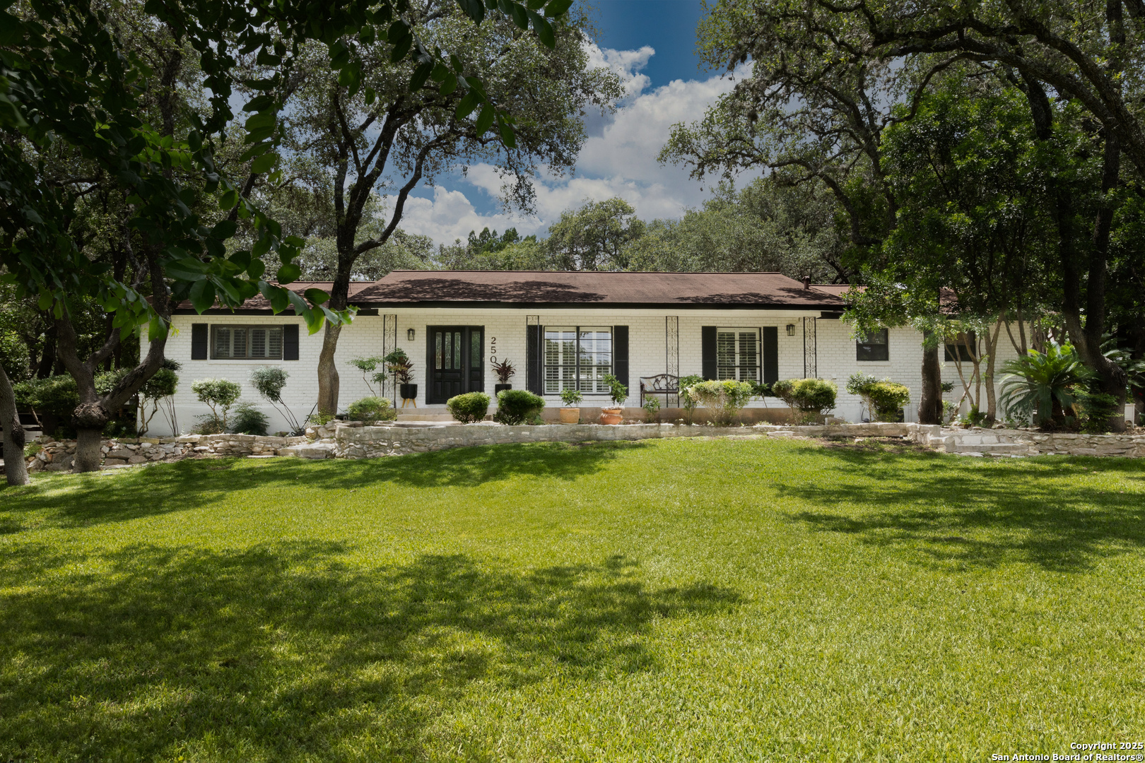 Property Photo: 250 Donella Dr TX 78232