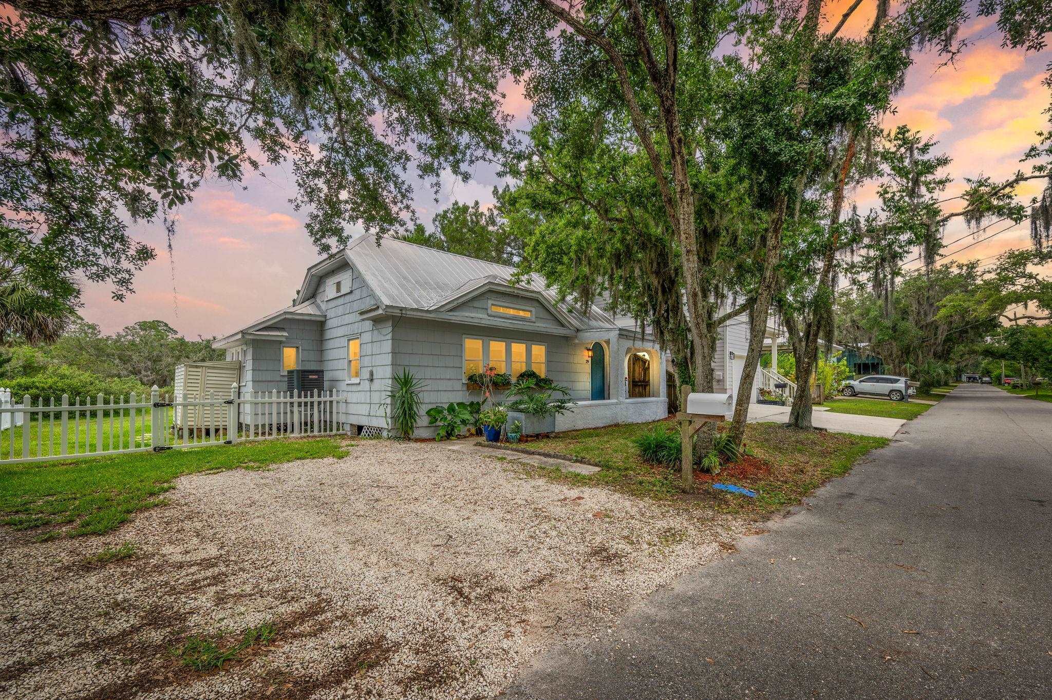Property Photo: 29 Oak St FL 32084