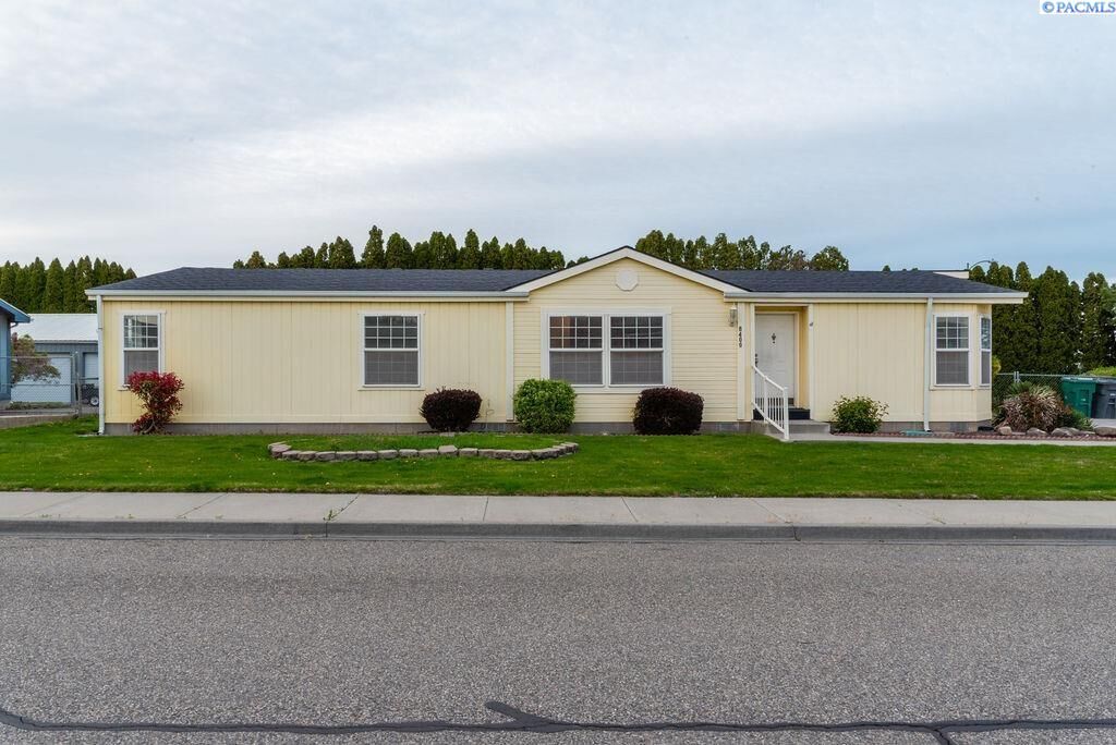Property Photo:  8400 W Yellowstone Ave  WA 99336 