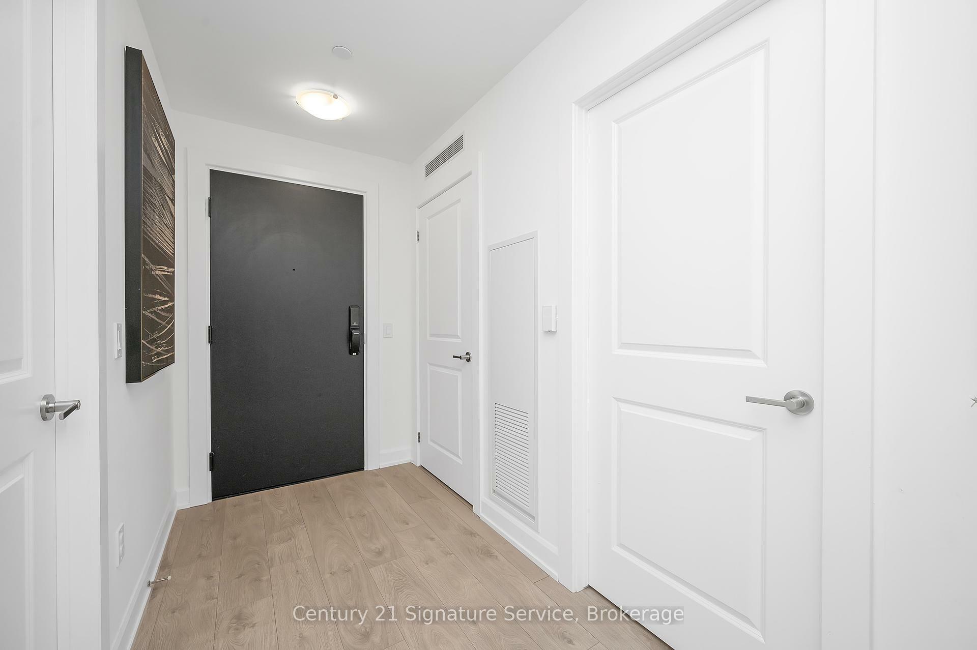 Property Photo: 3220 William Coltson Avenue 1215 ON L6H 7X9