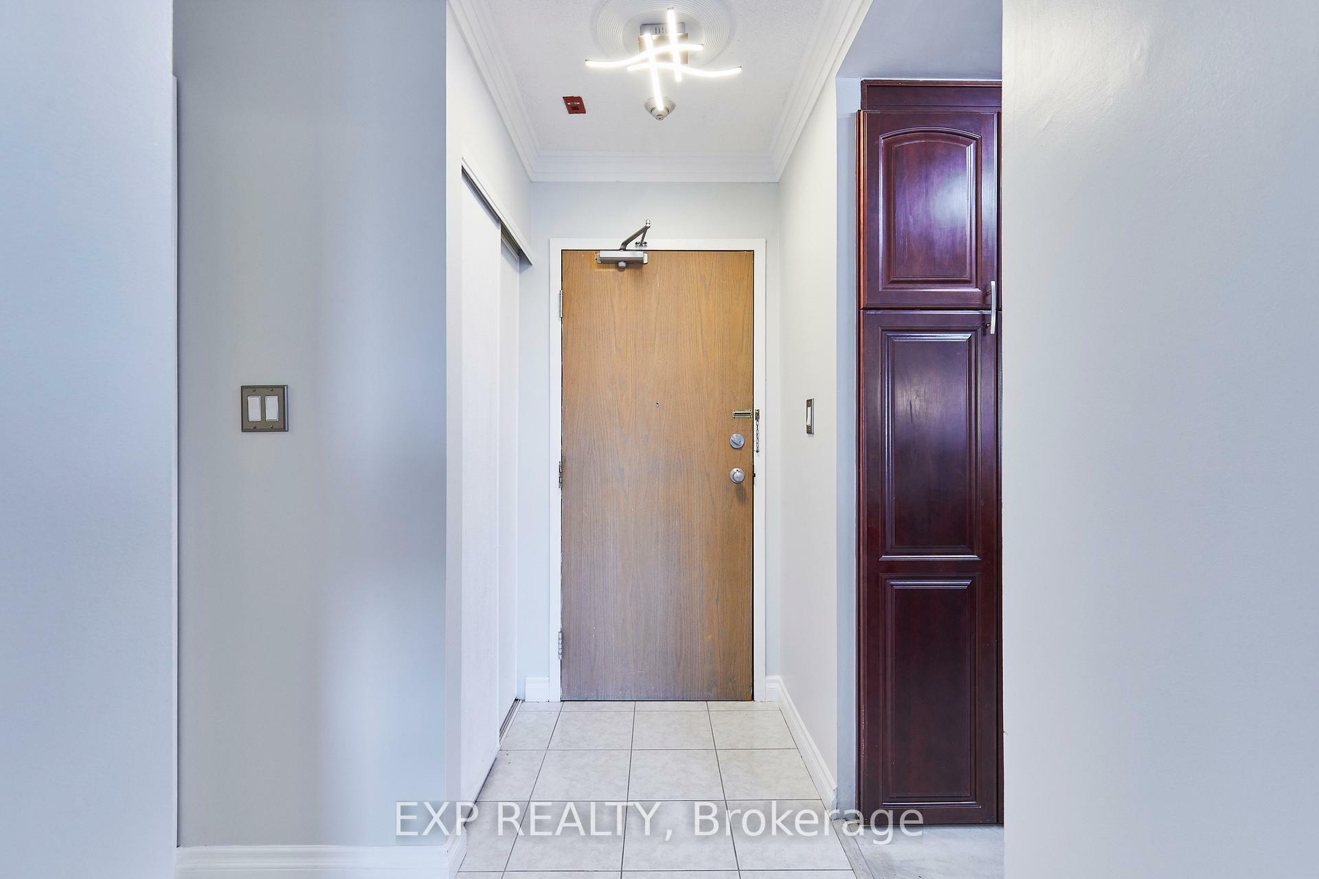 Property Photo: 711 Rossland Road E 702 ON L1N 8Z1