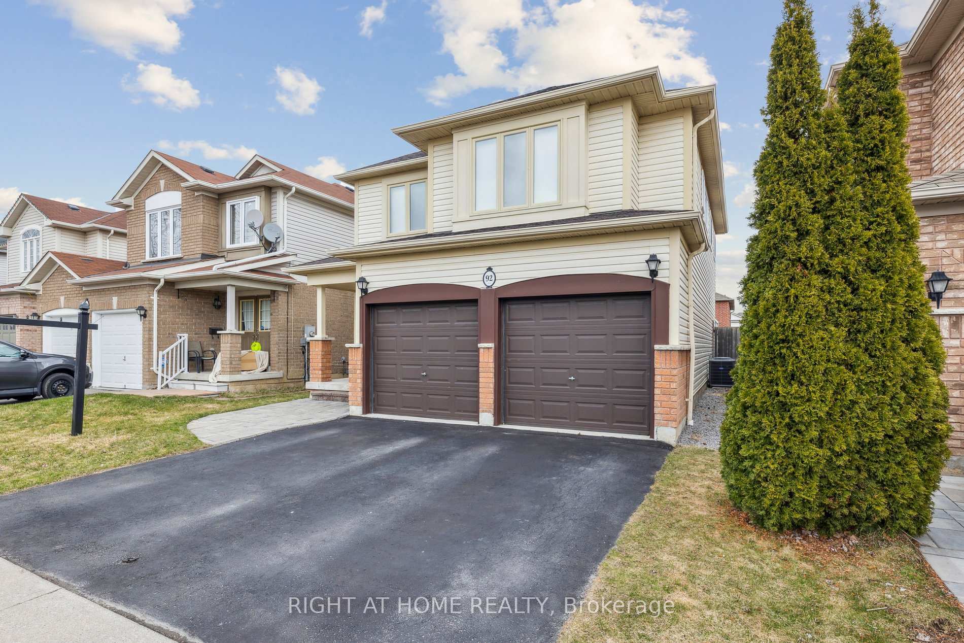 92 Longueuil Place  Whitby ON L1R 3H1 photo