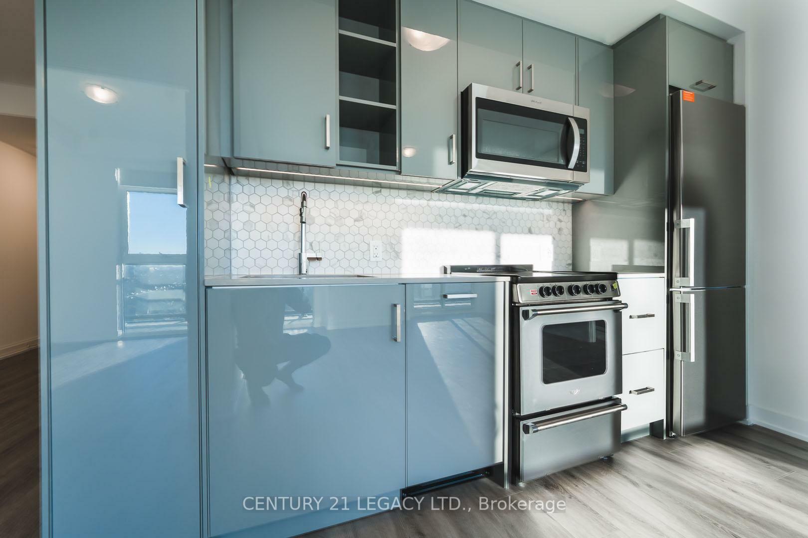Property Photo: 251 Manitoba Street 1808 ON M8Y 0C7